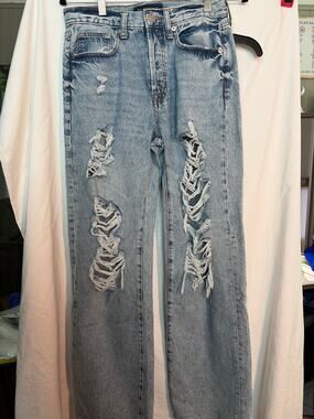 Women's Distressed Aero Low Rise Skater Jeans - 0R
